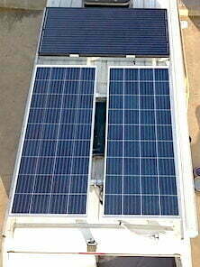 montaż sztywnych paneli słonecznych do kampera